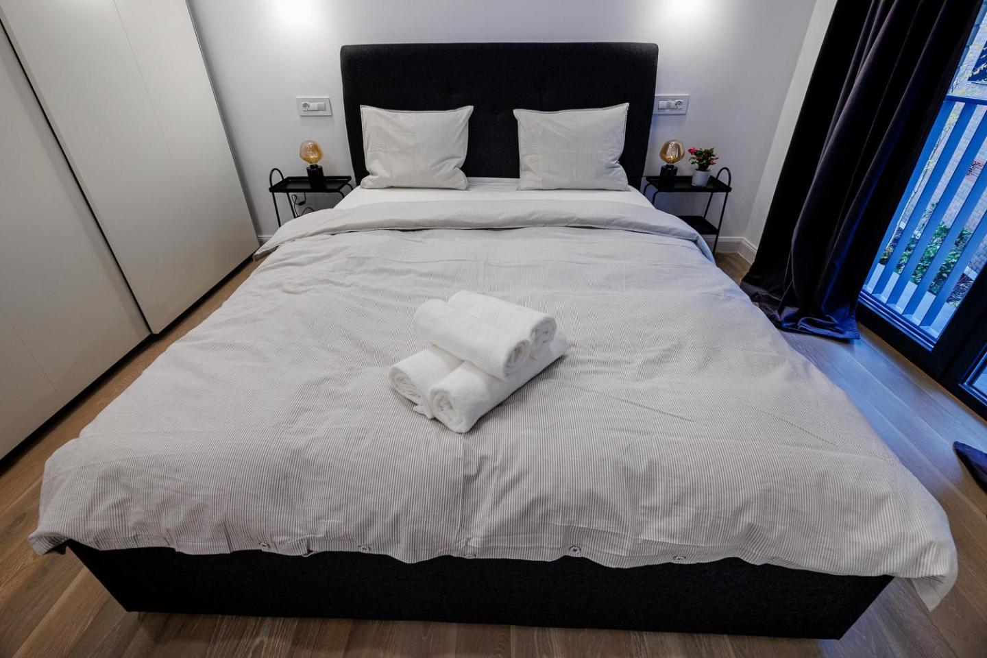 The Corner Luxe Apartment Bucharest Exterior photo